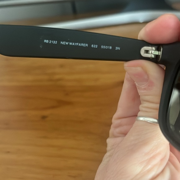 Black rubber, Ray-Ban women’s sunglasses - Picture 2 of 3